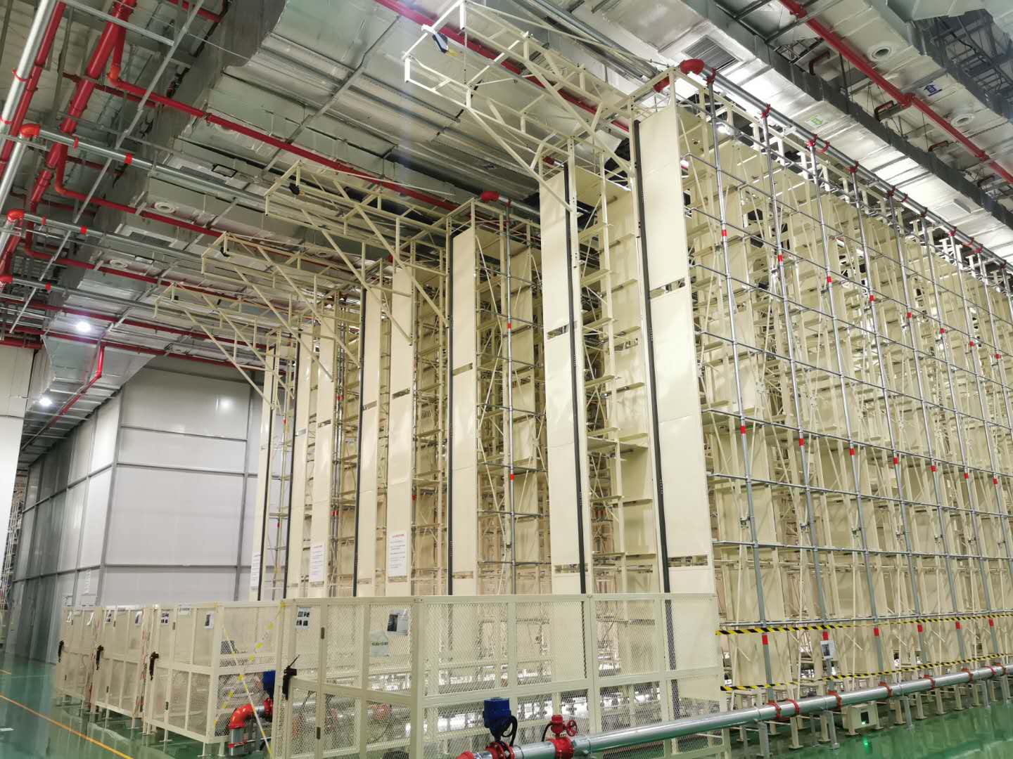 新能源行業(yè)常用貨架類型：適配特殊物料的定制化選擇