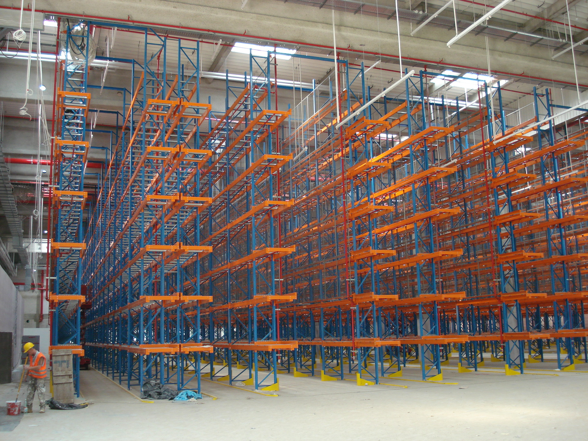 智能倉儲解決方案：科學(xué)貨架設(shè)計，全面提升空間利用率